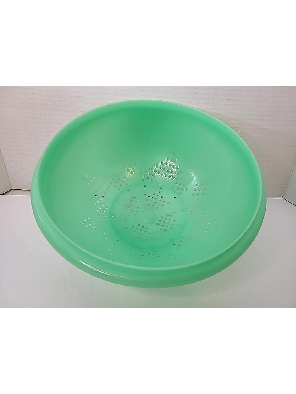 Vintage Tupperware #339 Jadeite Green Footed Colander Strainer Star Pattern USA